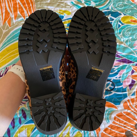 💕Leopard Print Lace-up Lug Sole Combat Booties💕 - Picture 6 of 10